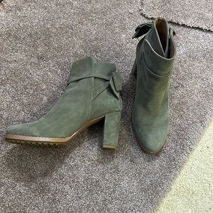 Banana Republic Bow Boots 6.5